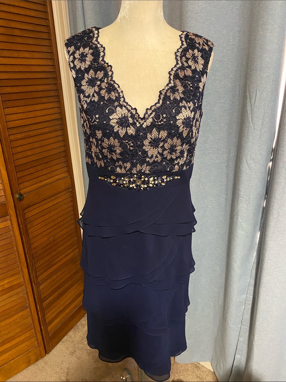 Jessica Howard Navy Lace V-Neck Tiered Midi Dress with Beaded Waist